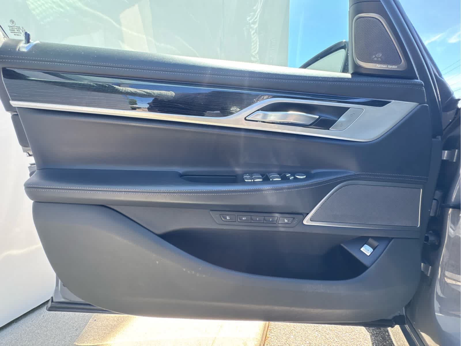 Used 2022 BMW 750Li xDrive AWD/4WD image 15