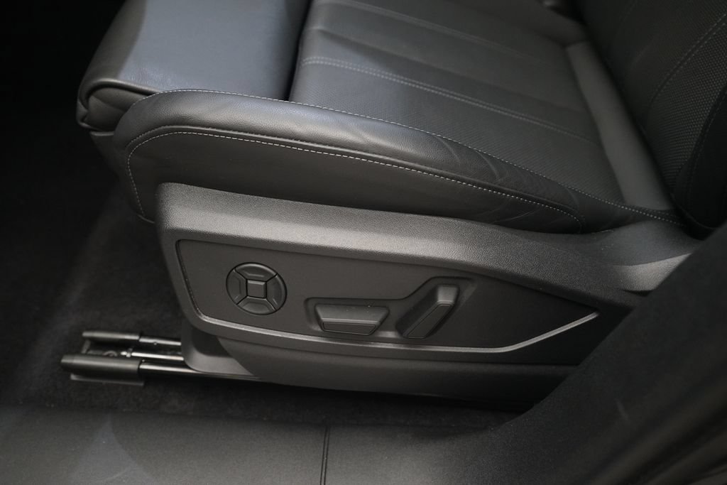 Certified 2025 Audi Q5 Prestige AWD/4WD image 29