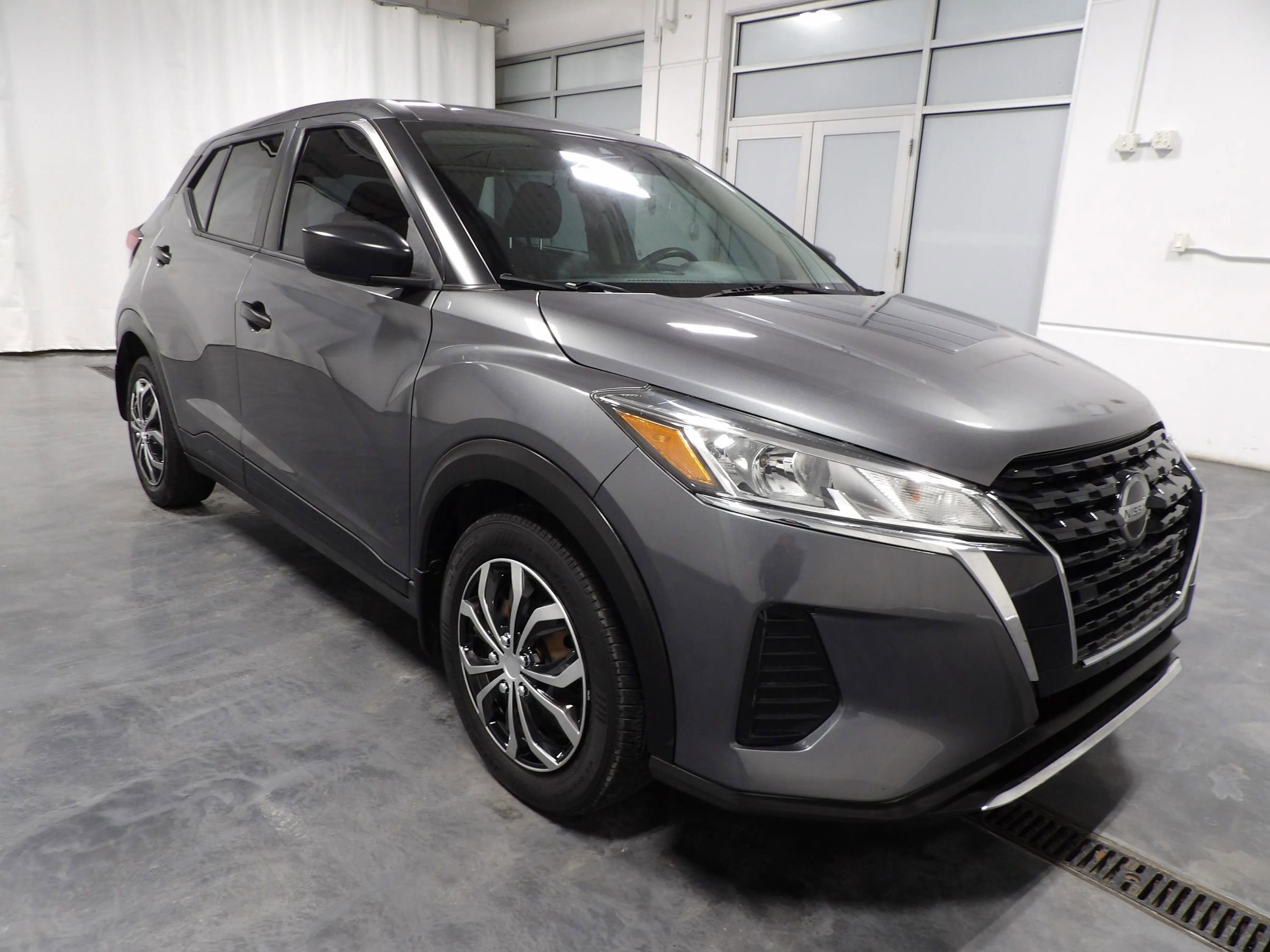 Used 2021 Nissan Kicks S FWD image 2