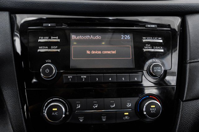 Used 2017 Nissan Rogue S FWD image 23