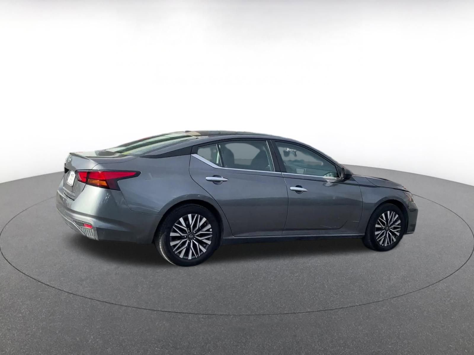 Used 2025 Nissan Altima 2.5 SV image 15