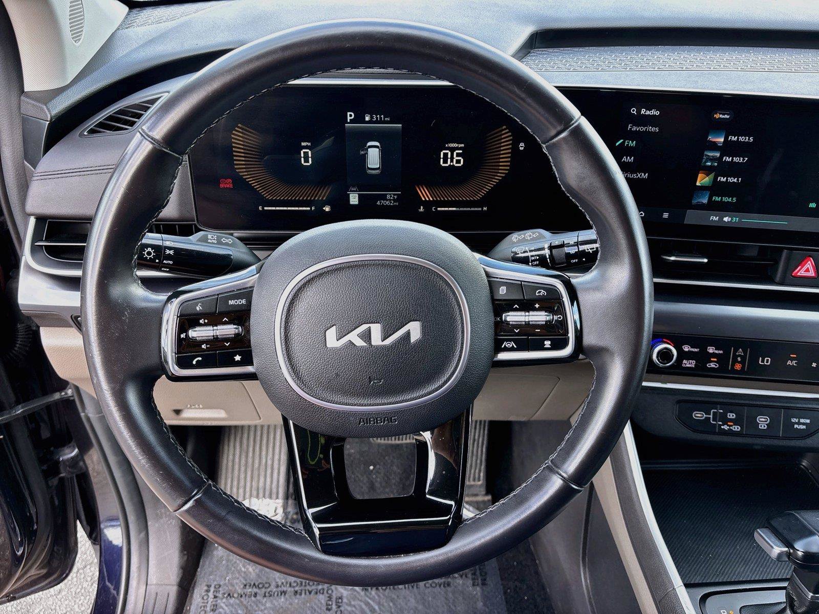 Used 2025 Kia Carnival FWD image 11