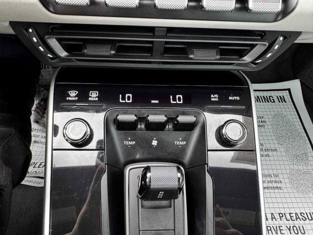Used 2024 Porsche 911 Carrera RWD image 32