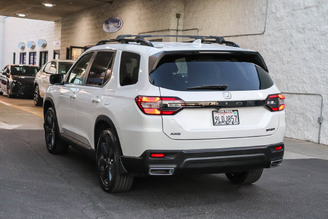 Used 2024 Honda Pilot Sport image 12