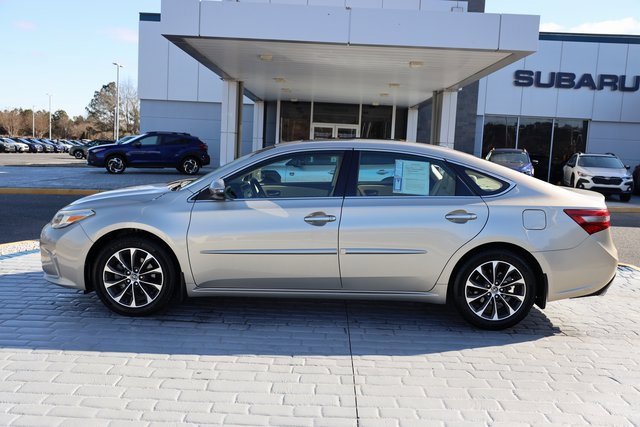 Used 2016 Toyota Avalon Limited image 2