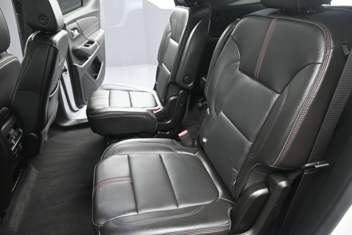Used 2023 Chevrolet Traverse RS AWD/4WD image 39