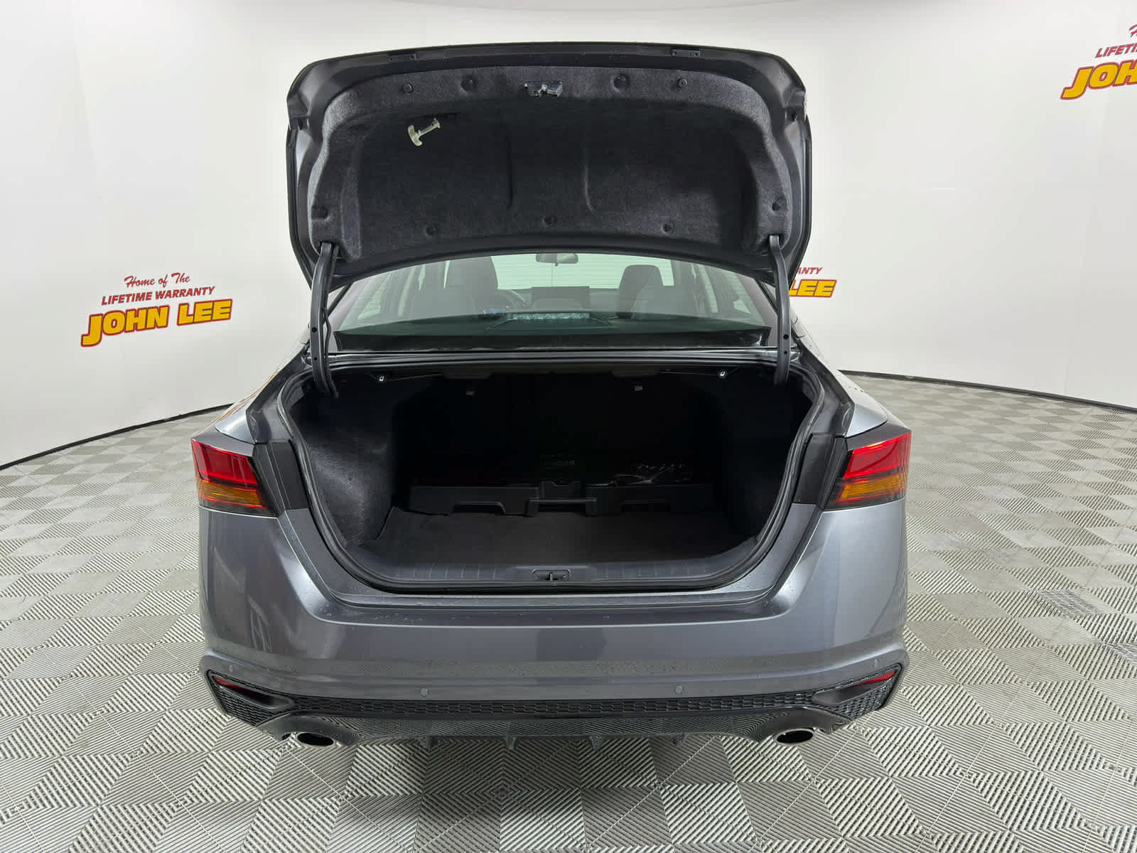 New 2026 Nissan Altima 2.5 SR w/ SR Midnight Edition Package FWD image 5