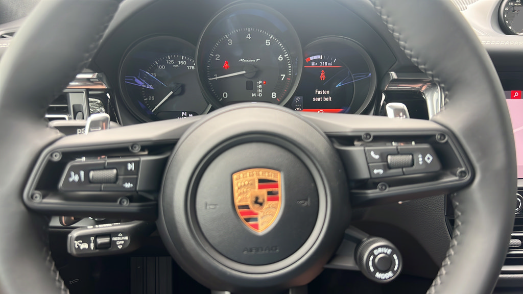 New 2026 Porsche Macan Turbo AWD/4WD image 31