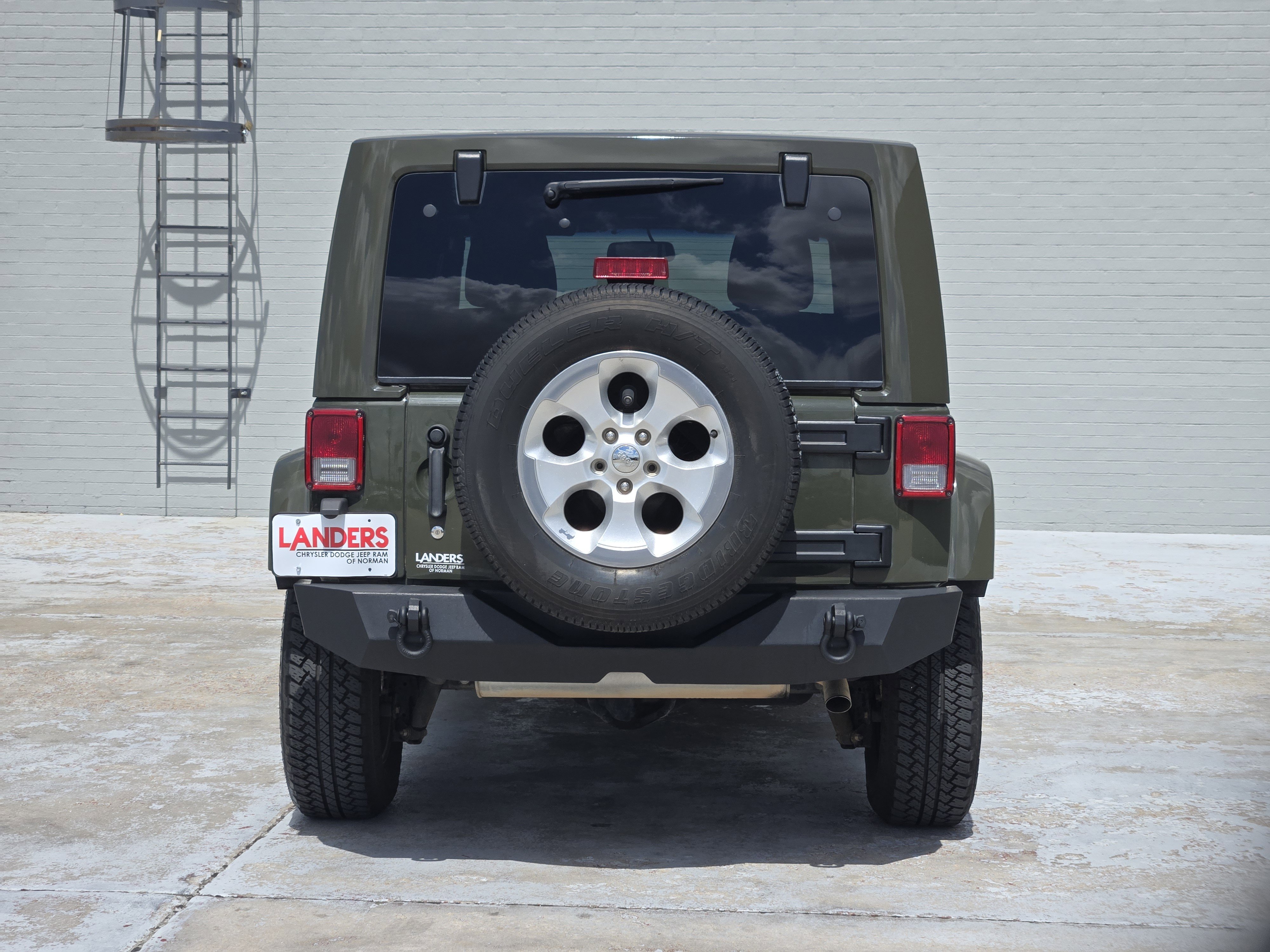 Used 2015 Jeep Wrangler Unlimited Sahara w/ Connectivity Group AWD/4WD image 6