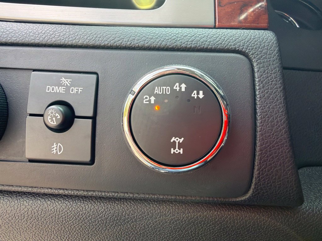 Used 2013 Chevrolet Avalanche LTZ AWD/4WD image 30