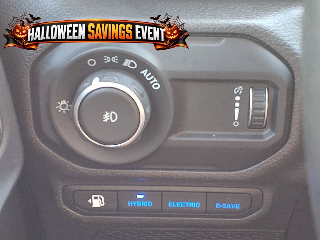 Used 2023 Jeep Wrangler Unlimited Sahara w/ Cold Weather Group AWD/4WD image 16