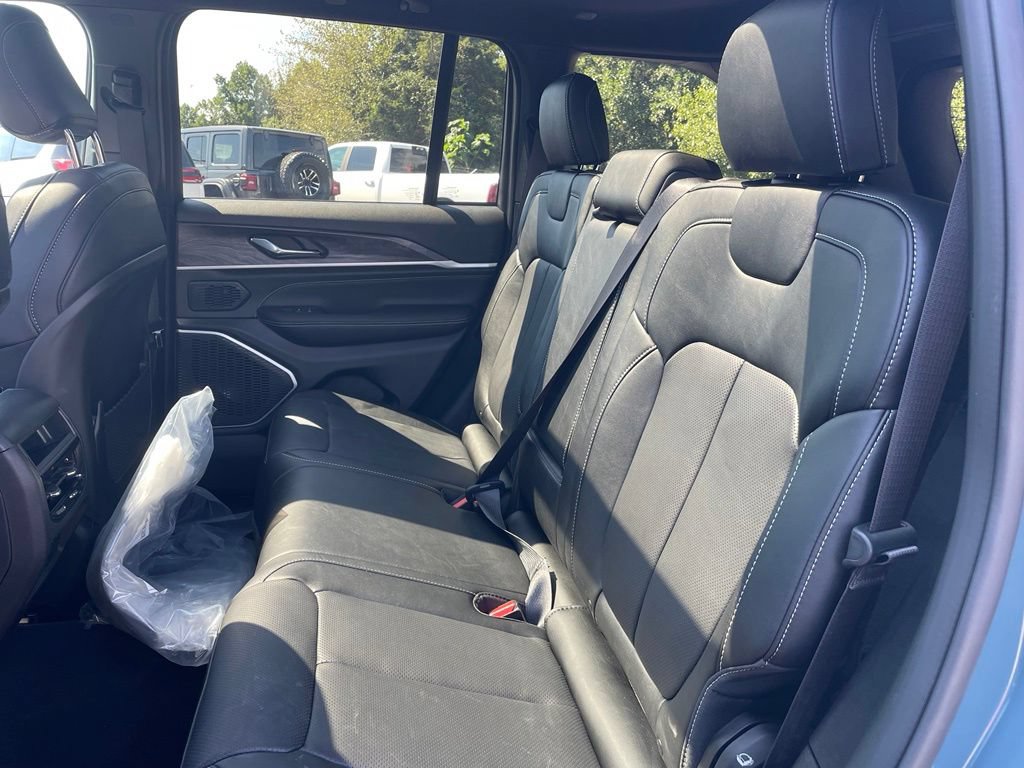 New 2026 Jeep Grand Cherokee Limited AWD/4WD image 11