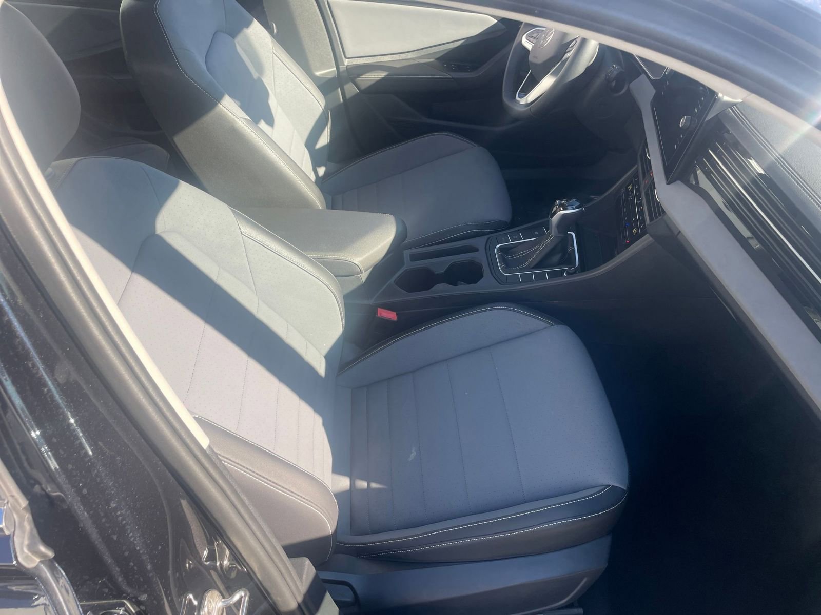 Used 2025 Volkswagen Jetta SE image 36