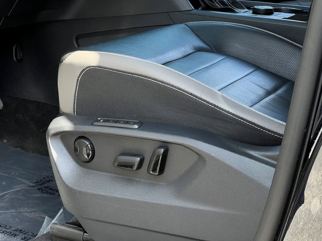 Used 2023 Volkswagen Atlas Cross Sport SEL Premium R-Line image 32