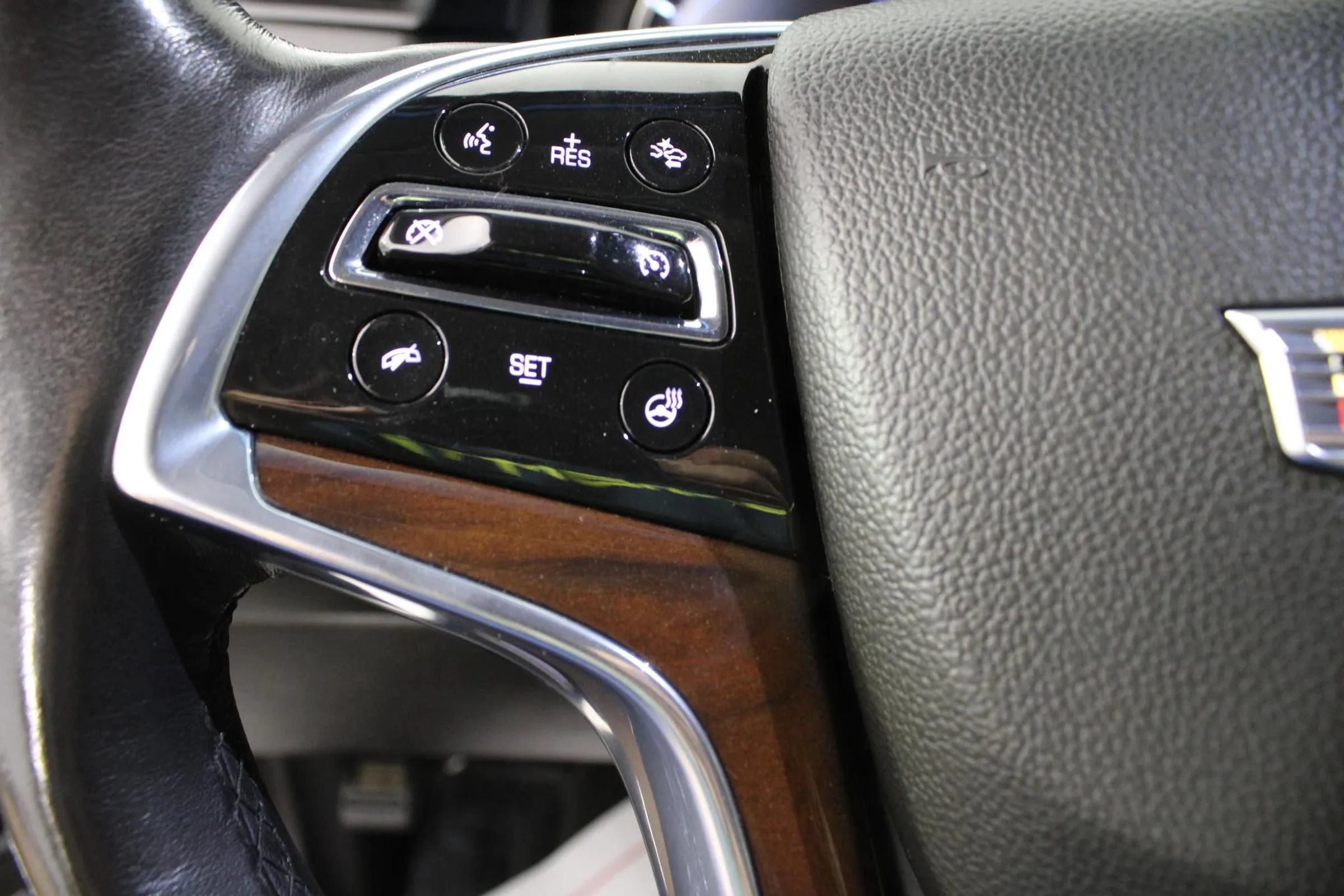 Used 2020 Cadillac Escalade ESV Luxury AWD/4WD image 17
