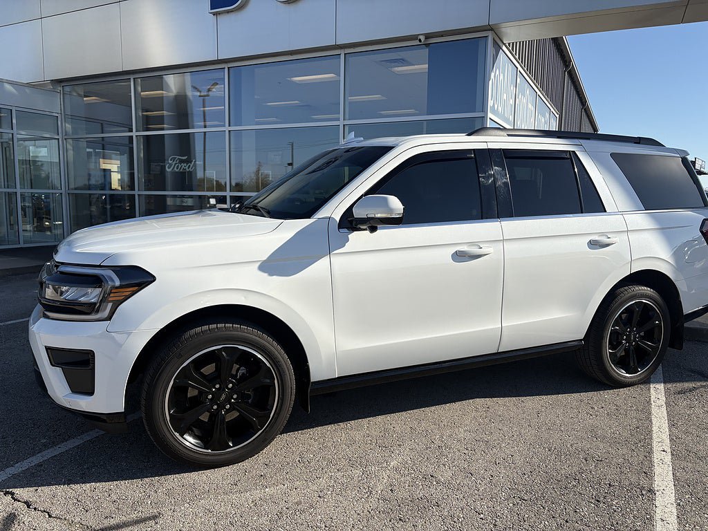 Used 2023 Ford Expedition Limited AWD/4WD image 2