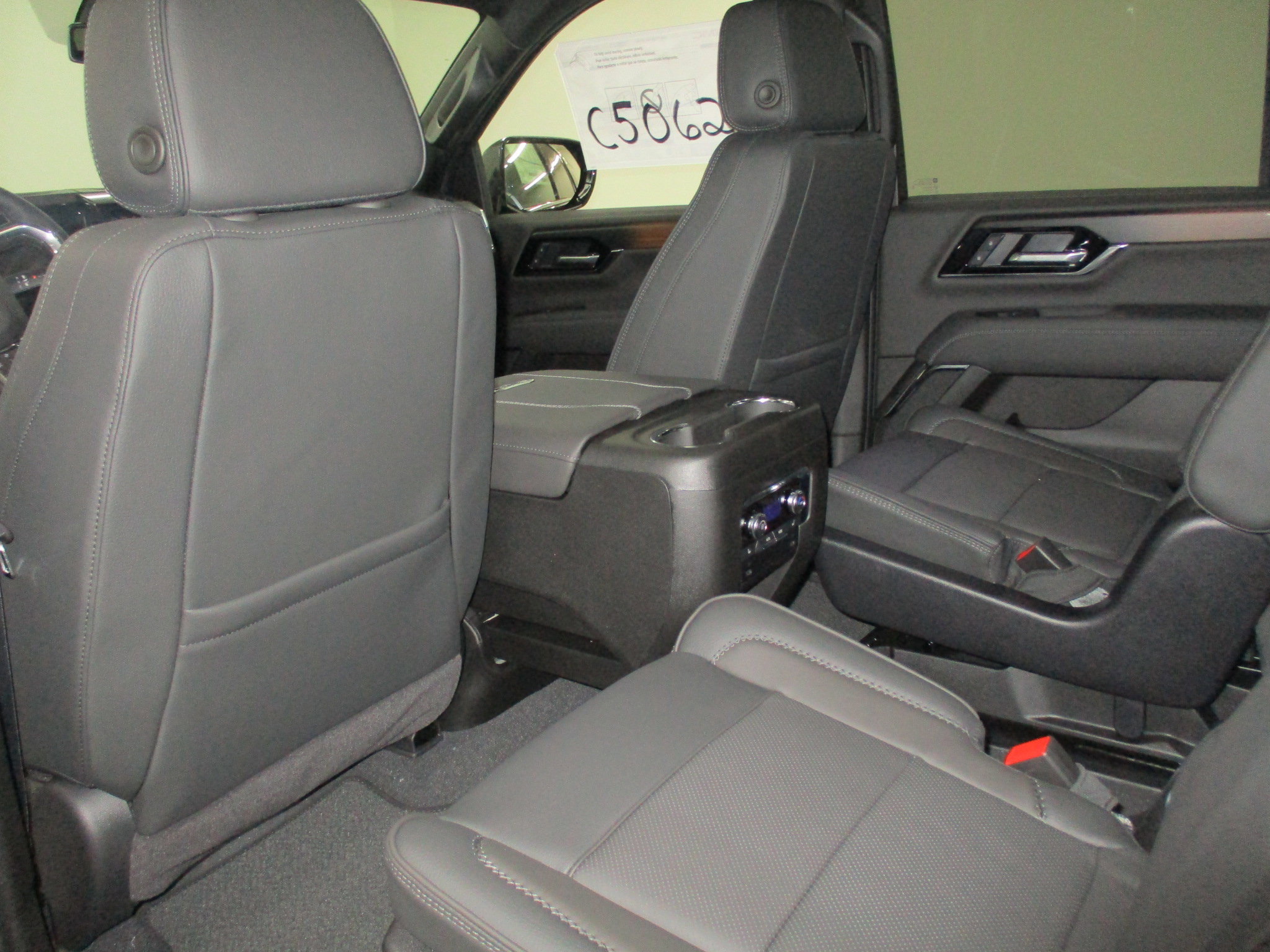 New 2026 GMC Yukon Denali w/ Sun & Power Step Package AWD/4WD image 21