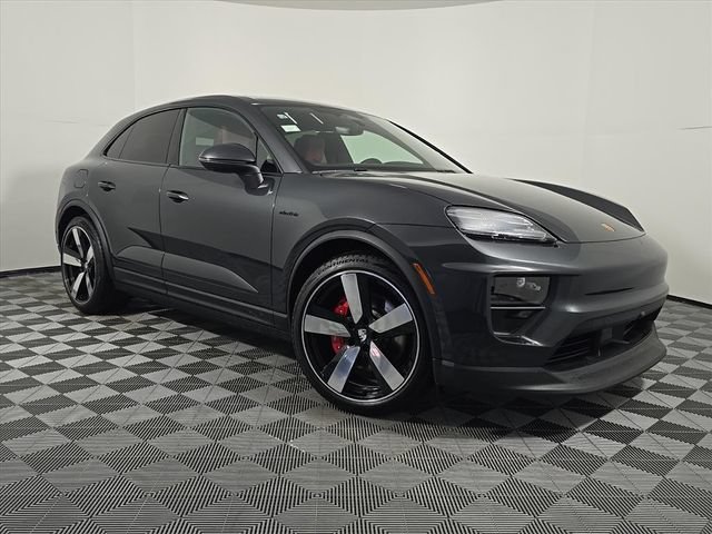 Certified 2025 Porsche Macan 4S Electric AWD/4WD image 9