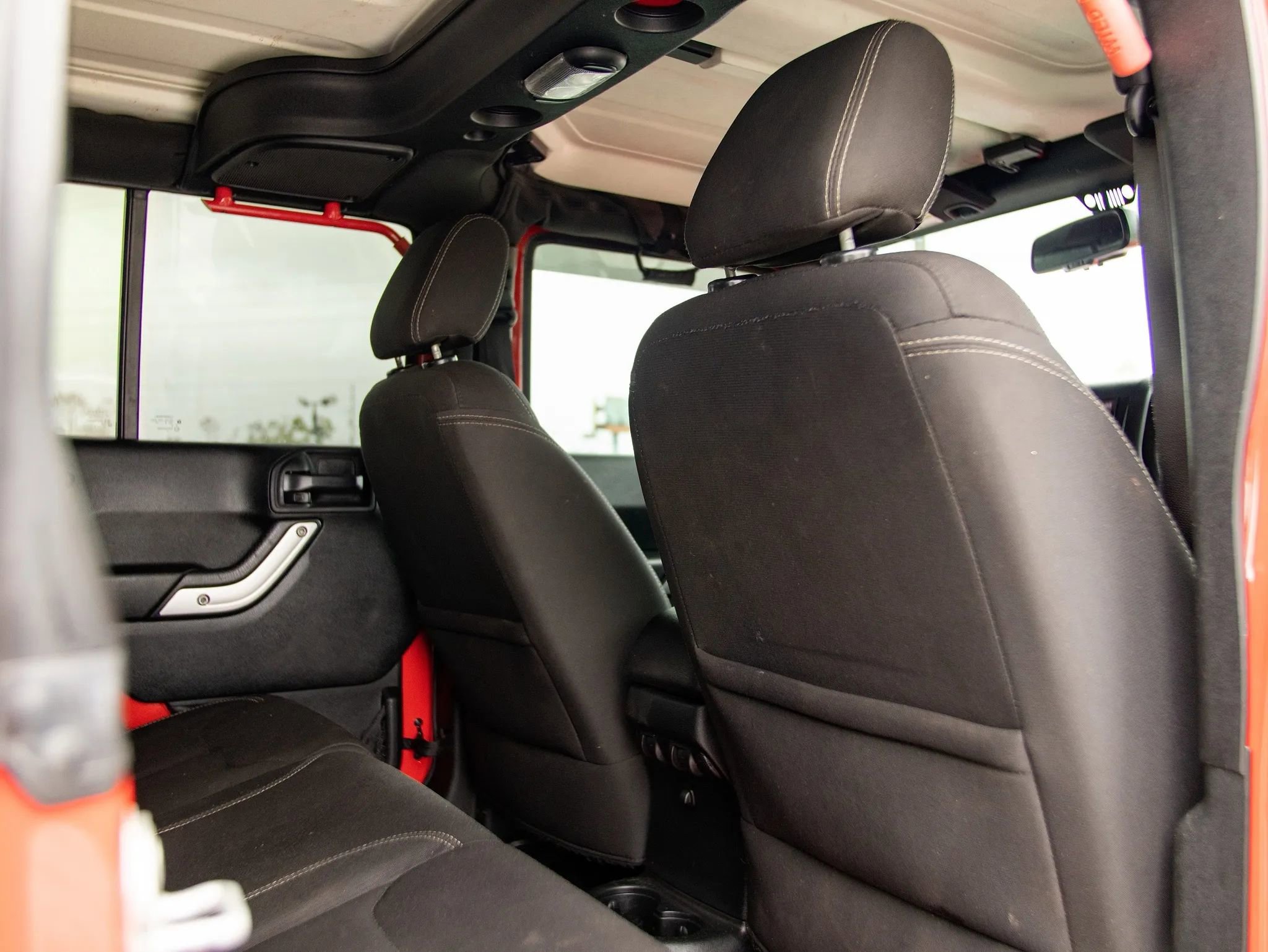 Used 2018 Jeep Wrangler Unlimited Sahara w/ Connectivity Group image 30