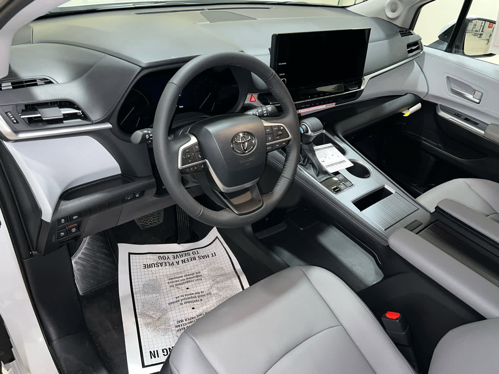 New 2026 Toyota Sienna XLE image 16