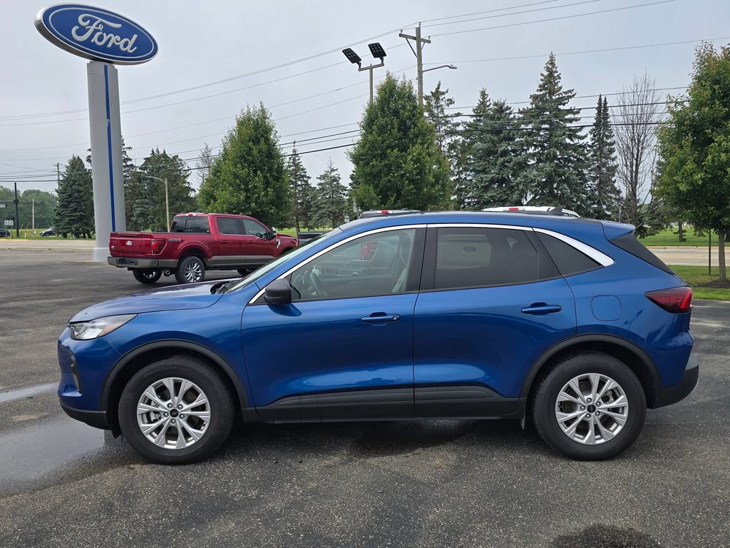 Certified 2023 Ford Escape Active AWD/4WD image 2