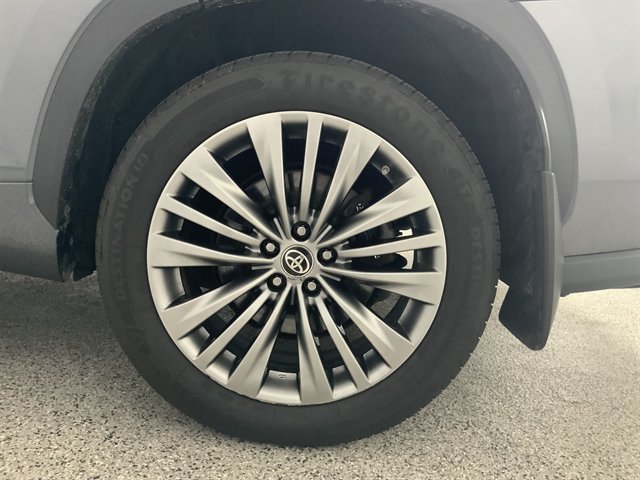 Used 2020 Toyota Highlander Platinum AWD/4WD image 11