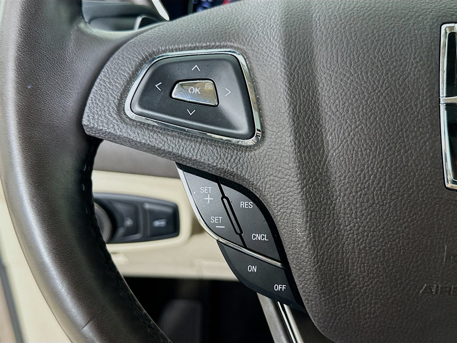 Used 2019 Lincoln MKC Select w/ Select Plus Package AWD/4WD image 18