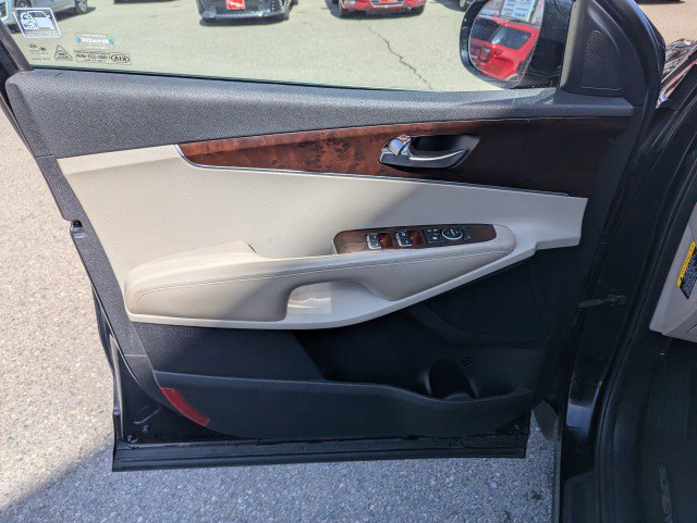 Used 2016 Kia Sorento LX image 9