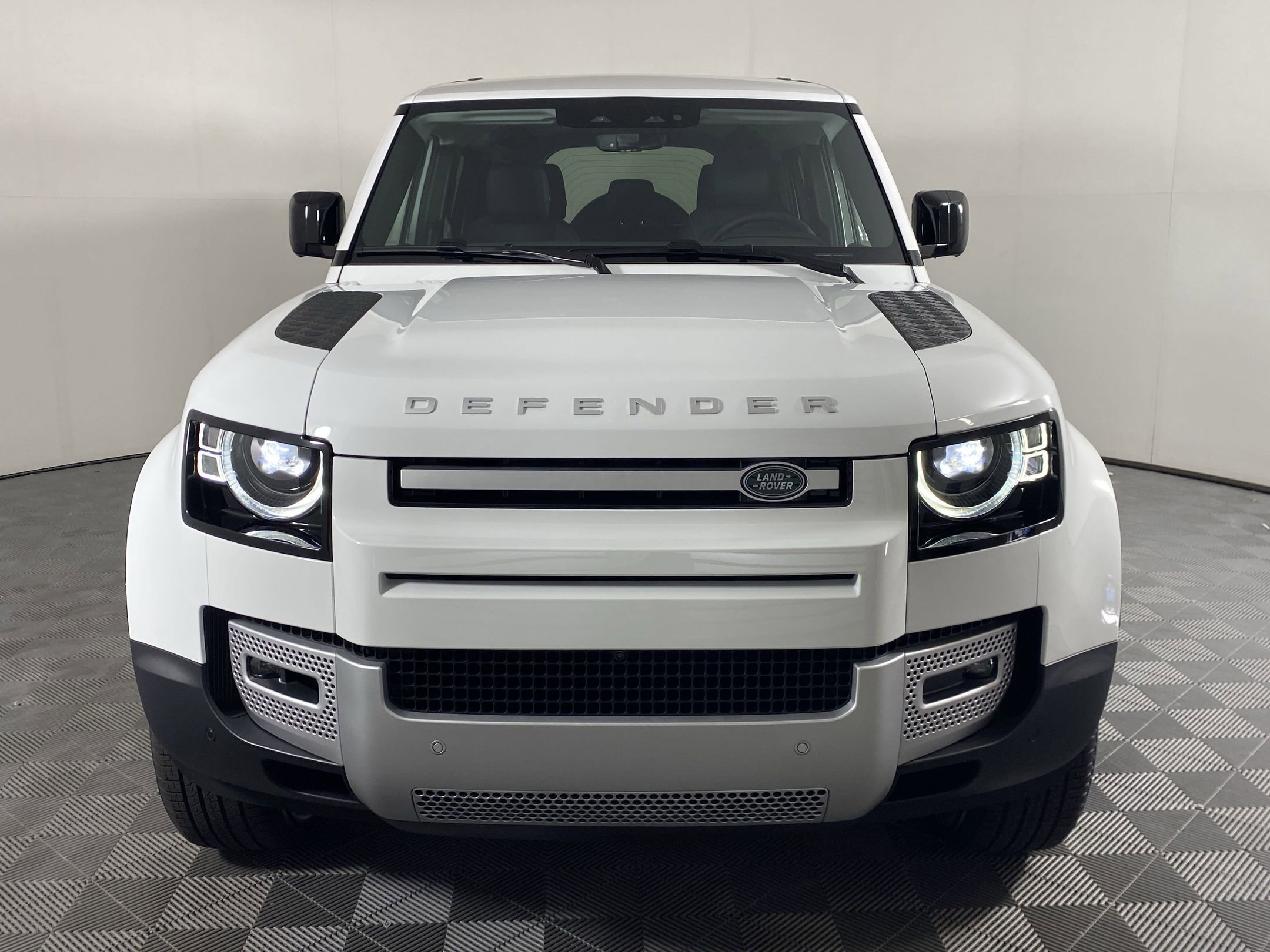 Used 2025 Land Rover Defender 110 S image 4