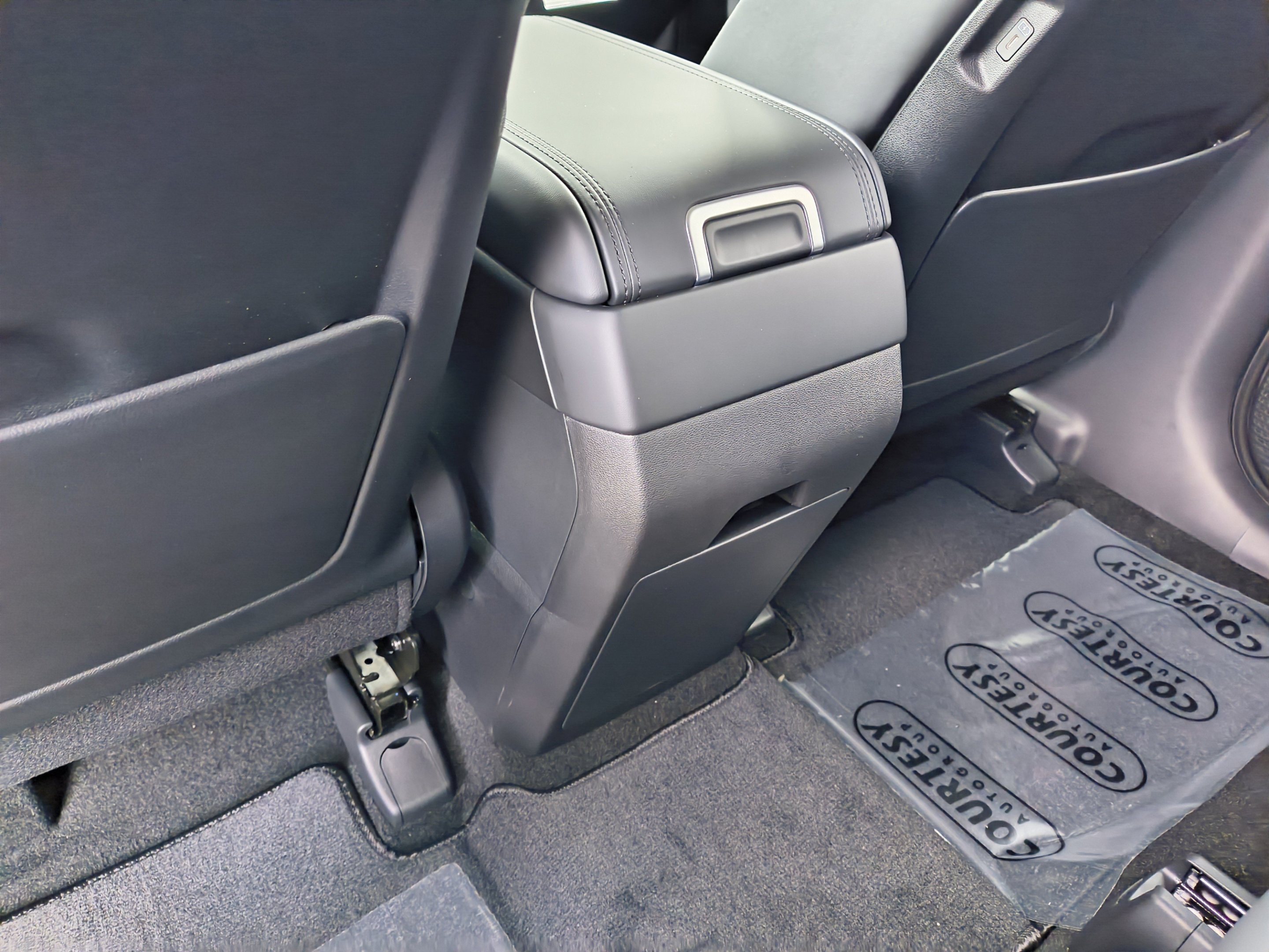 New 2027 Hyundai Santa Fe SEL FWD image 15