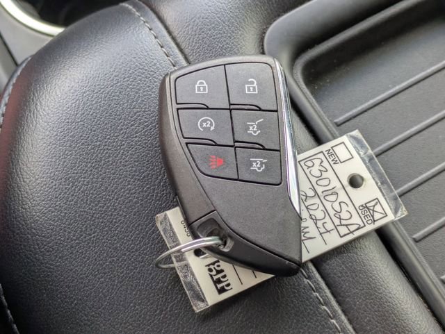 Used 2024 Chevrolet Suburban Z71 w/ Luxury Package image 37