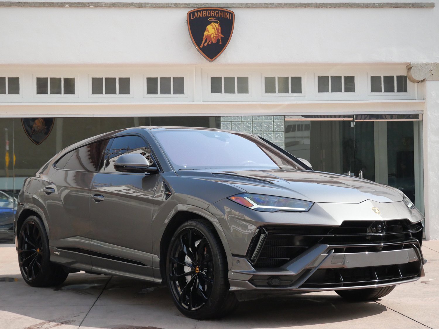 Used 2024 Lamborghini Urus S image 1