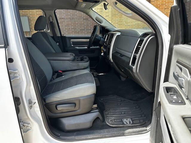 Used 2019 RAM 1500 Classic SLT image 14
