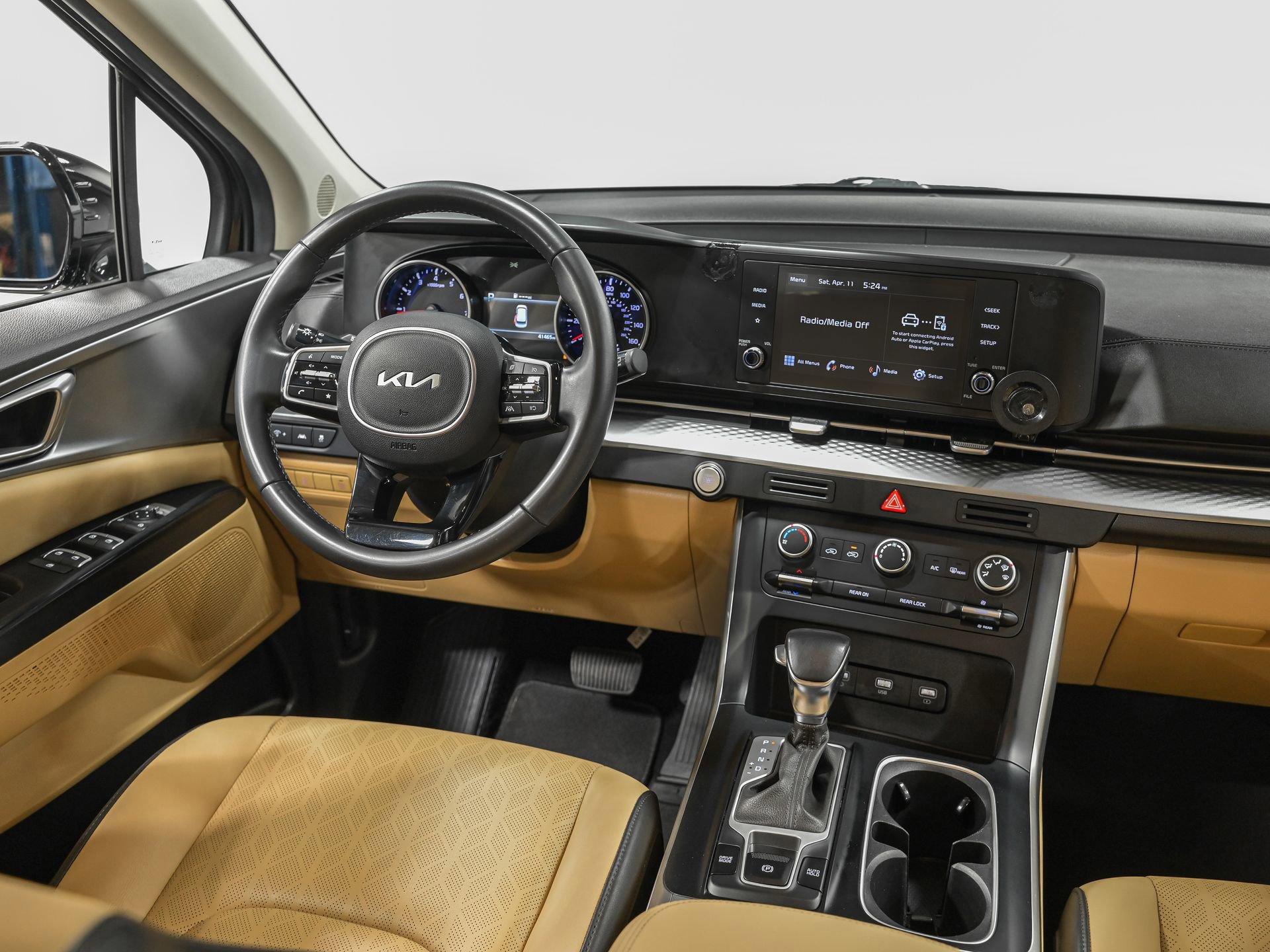 Used 2023 Kia Carnival LX image 29