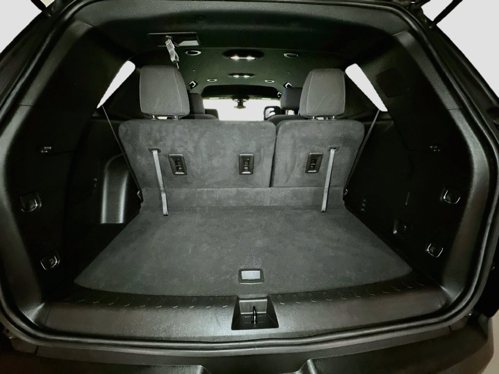 Used 2022 Chevrolet Traverse LT FWD image 36
