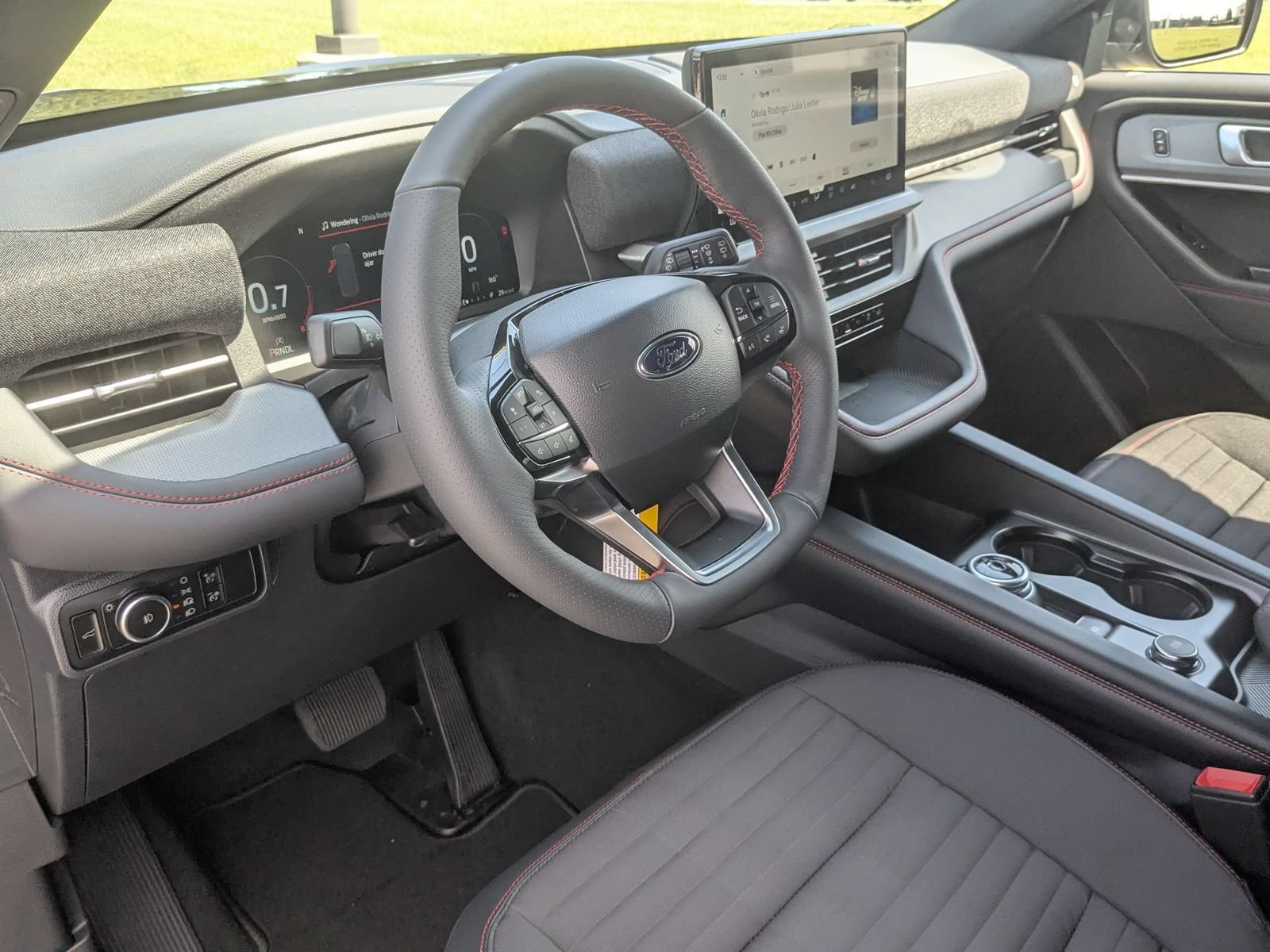 New 2026 Ford Explorer ST-Line w/ ST-Line Street Pack AWD/4WD image 15