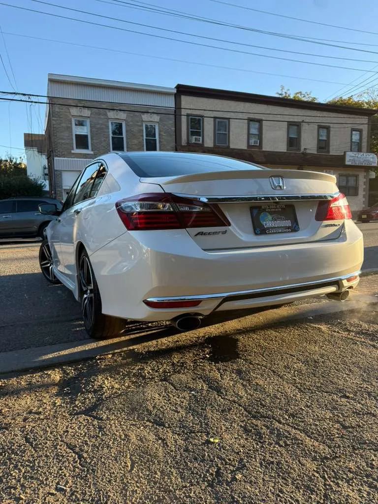 Used 2017 Honda Accord Sport image 4