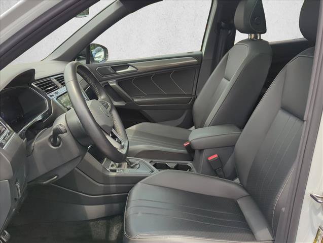Certified 2023 Volkswagen Tiguan SE R-Line FWD image 10