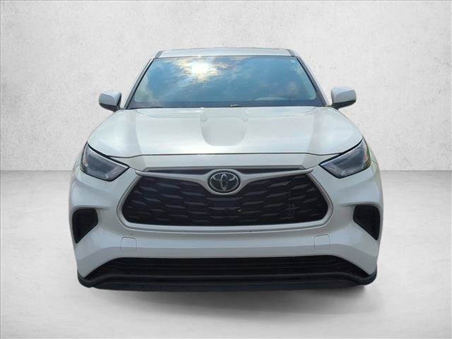 Used 2023 Toyota Highlander L AWD/4WD image 2