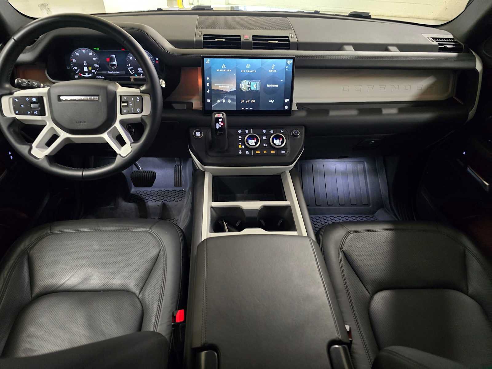 Used 2025 Land Rover Defender 130 X-Dynamic SE AWD/4WD image 17