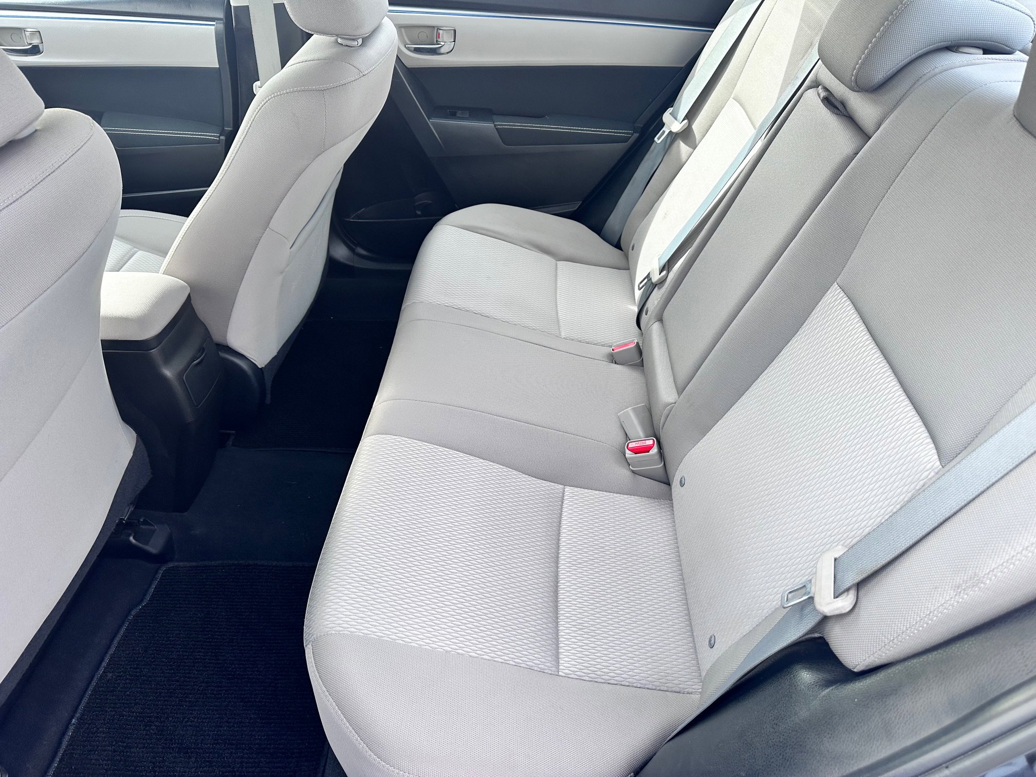 Used 2015 Toyota Corolla LE image 7