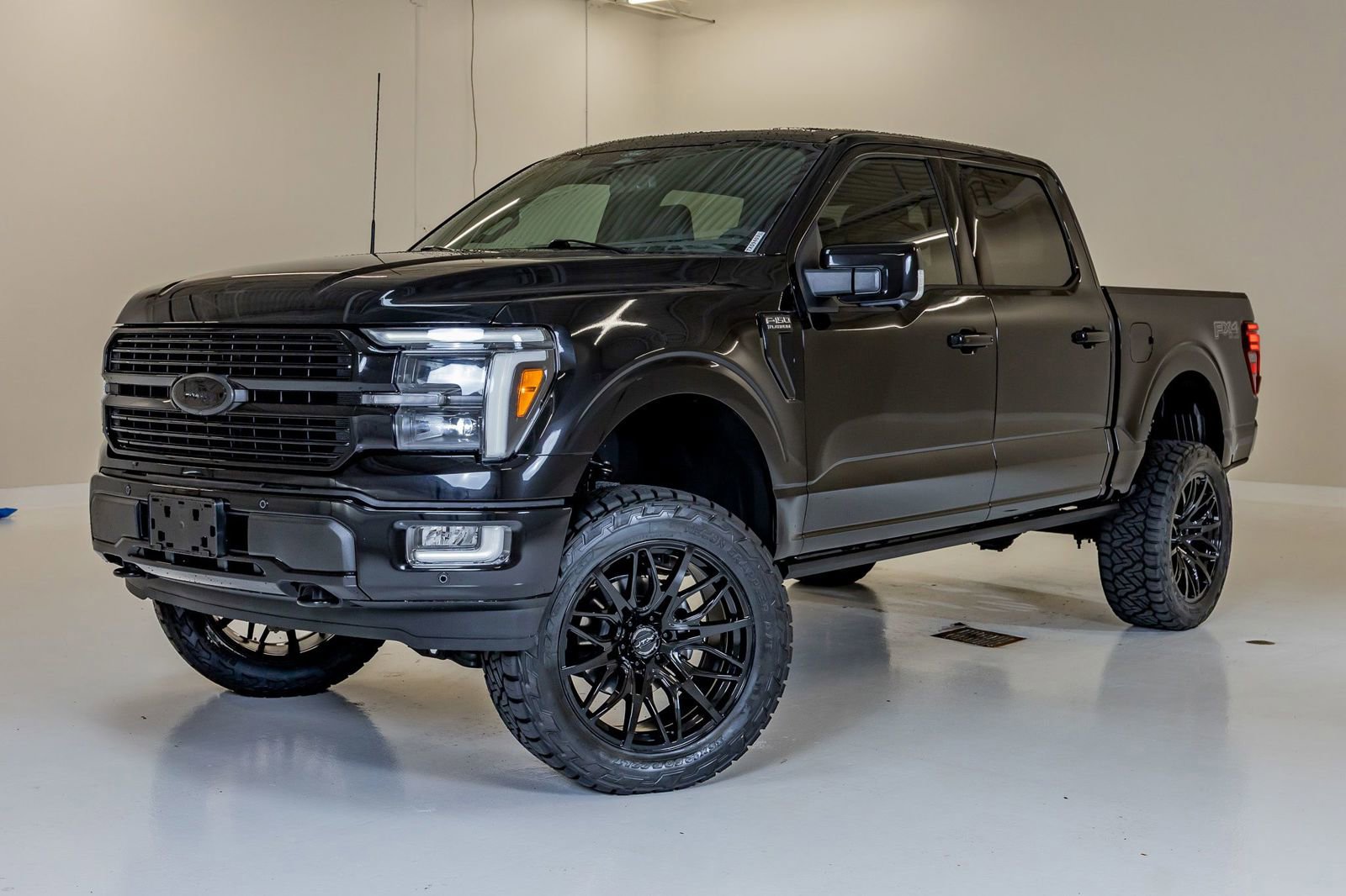 Used 2025 Ford F150 Platinum w/ FX4 Off-Road Package AWD/4WD image 5
