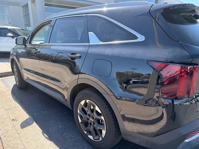 Certified 2025 Kia Sorento S w/ Panoramic Sunroof Package image 7