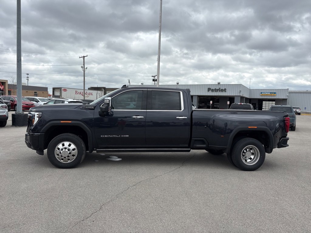 Used 2024 GMC Sierra 3500 Denali Ultimate image 9