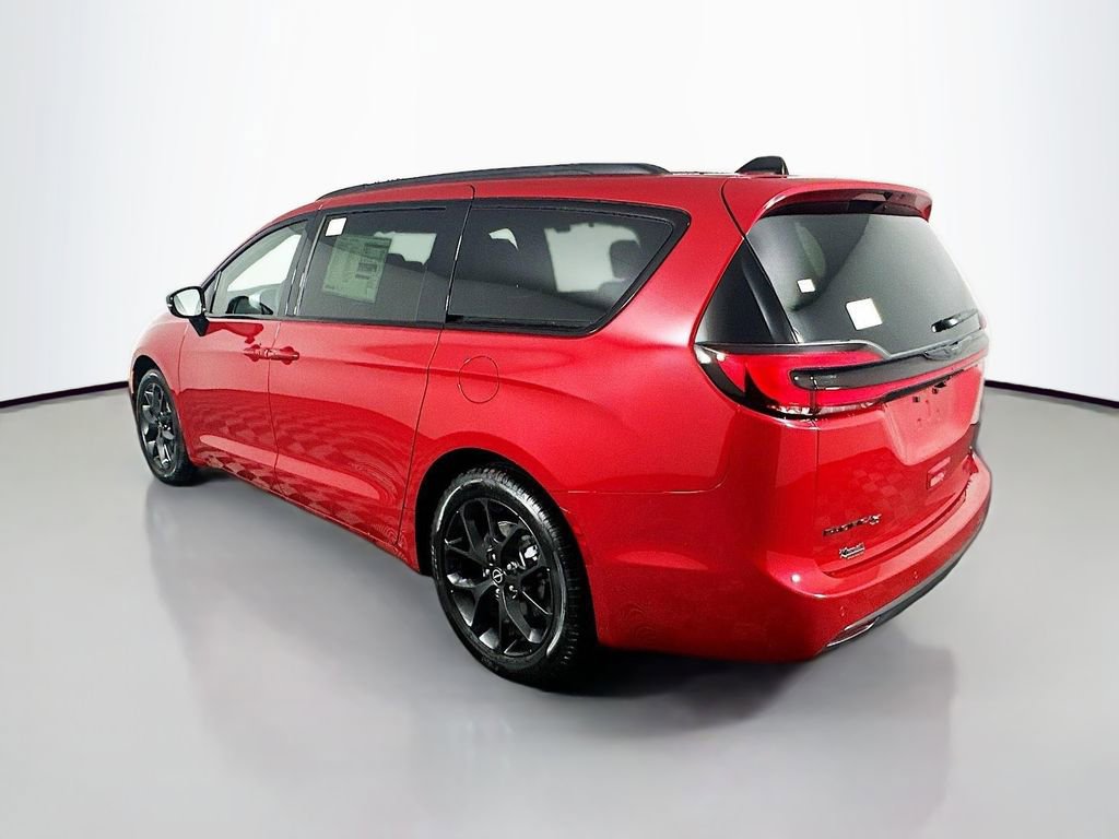 New 2026 Chrysler Pacifica Limited w/ Uconnect Theater Family Group image 5