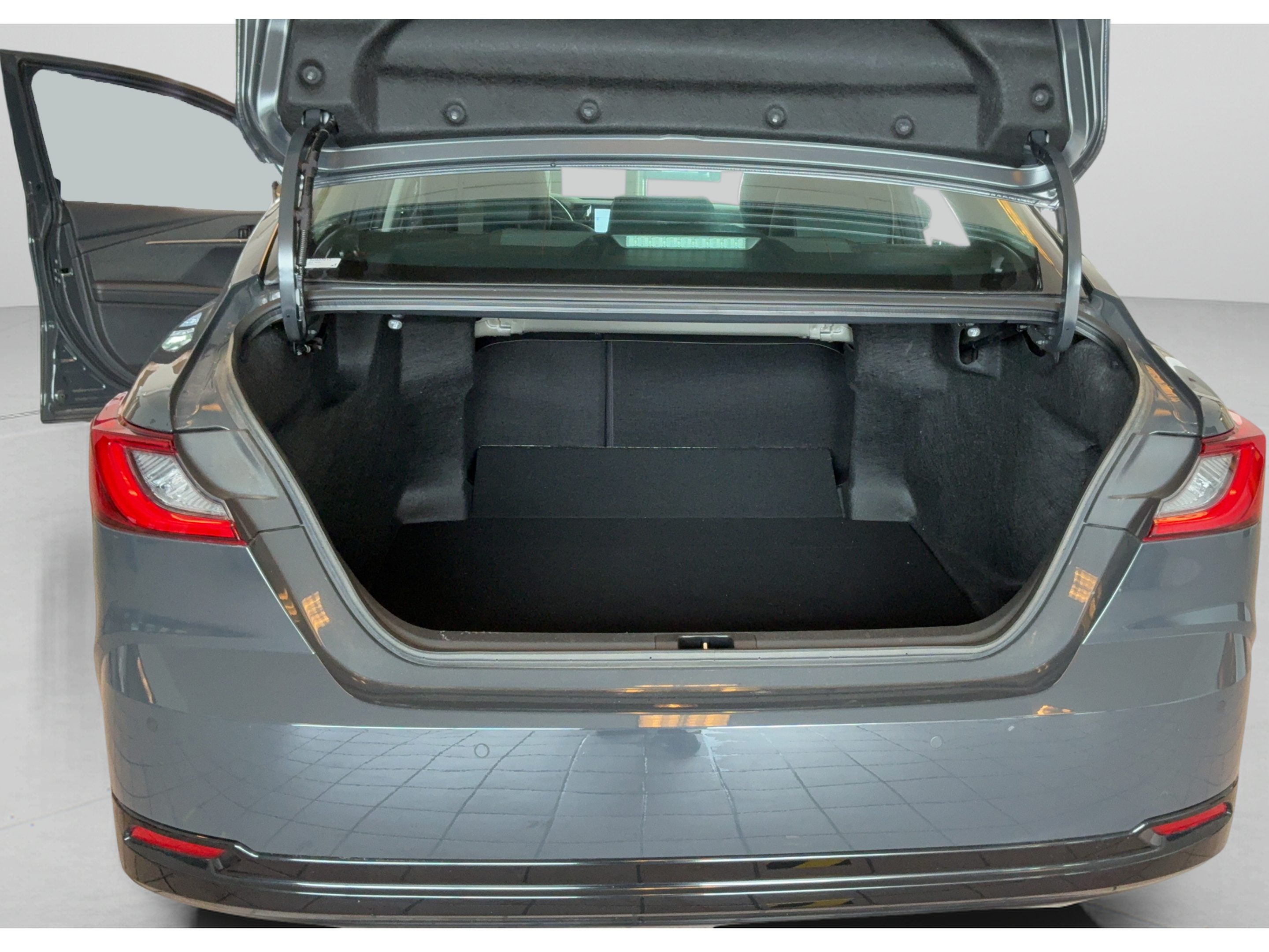 Used 2025 Toyota Camry XLE w/ Premium Plus Package FWD image 19