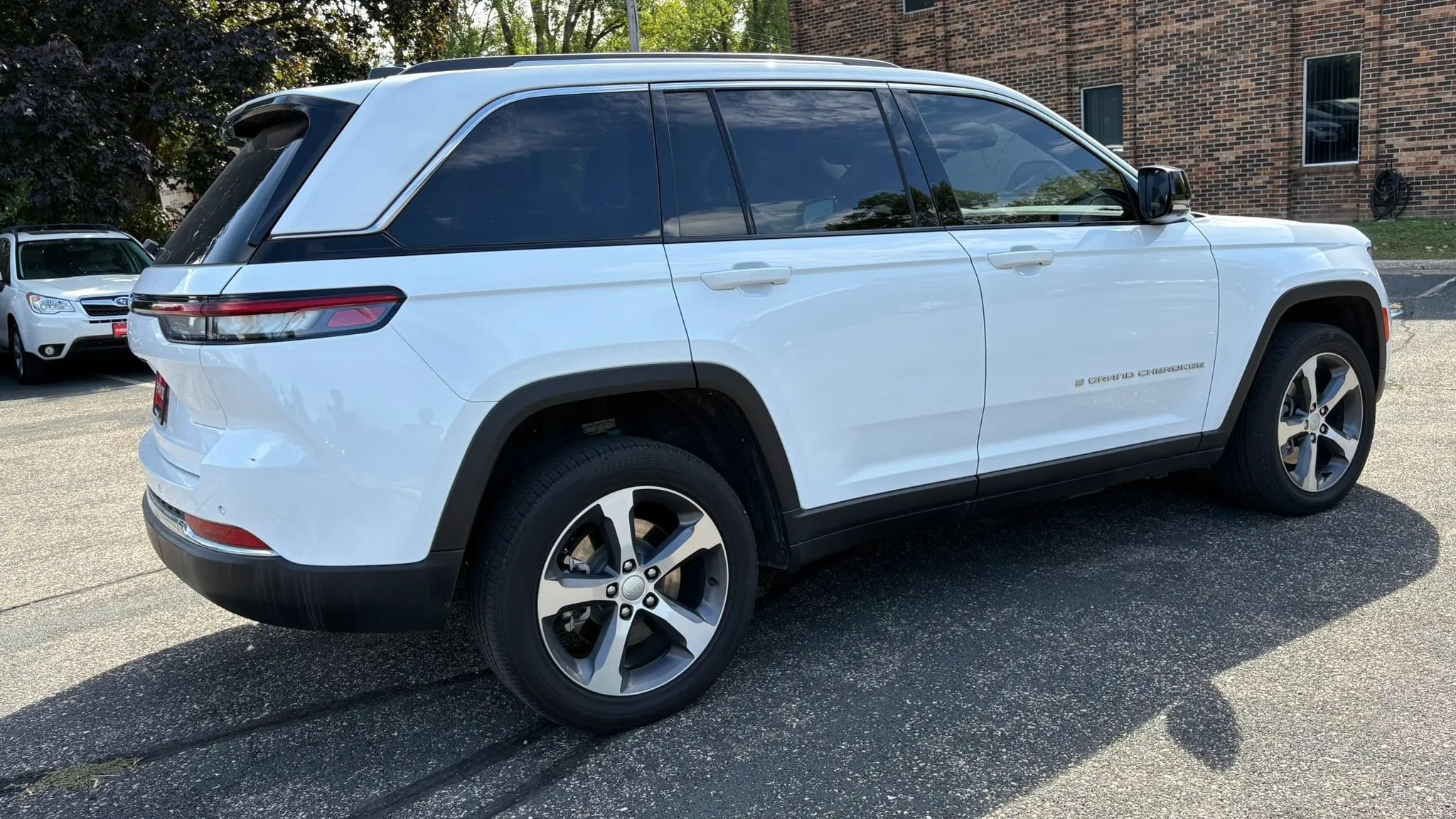 Used 2022 Jeep Grand Cherokee Limited 4xe w/ Luxury Tech Group II AWD/4WD image 10