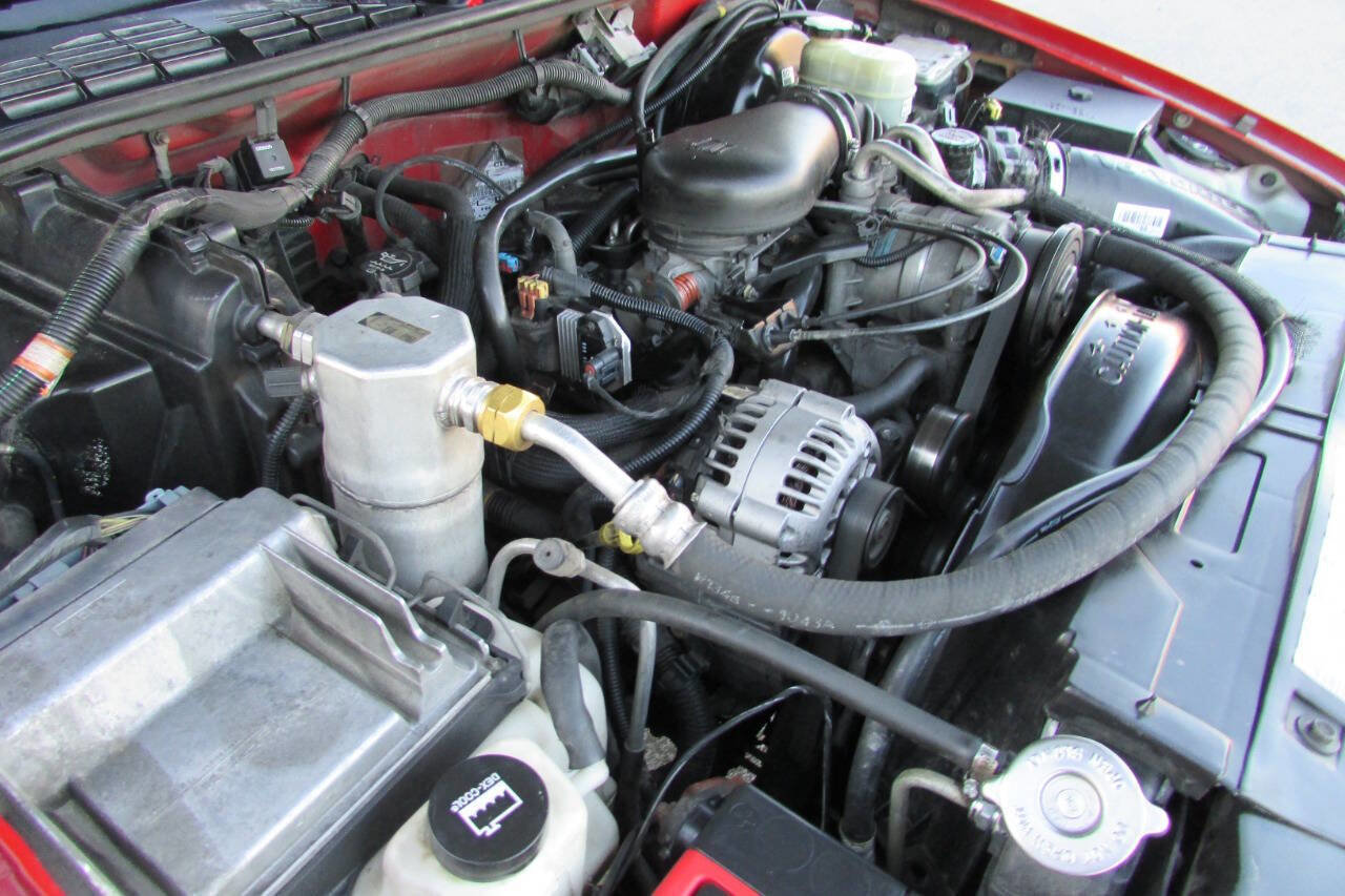 Used 2003 Chevrolet Blazer LS w/ Preferred Equipment Group image 11