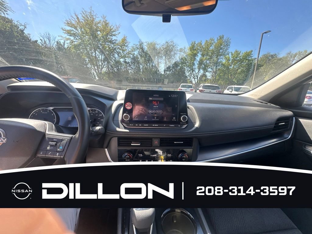 Used 2025 Nissan Rogue SV AWD/4WD image 4