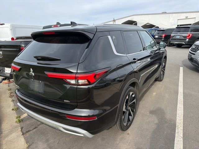 Used 2022 Mitsubishi Outlander SEL image 3